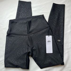 Alo Yoga Airlift High-Waist Leopard Debossed Legging